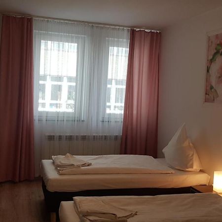 Hotelik Kameleon Pokoje Goscinne Jawor Luaran gambar