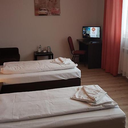 Hotelik Kameleon Pokoje Goscinne Jawor Luaran gambar