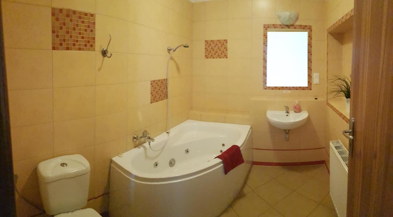 Hotelik Kameleon Pokoje Goscinne Jawor Luaran gambar