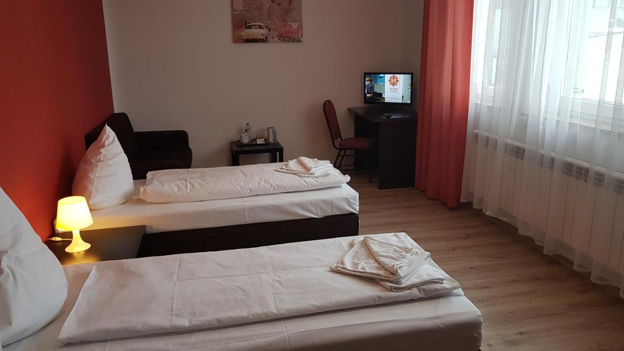 Hotelik Kameleon Pokoje Goscinne Jawor Luaran gambar