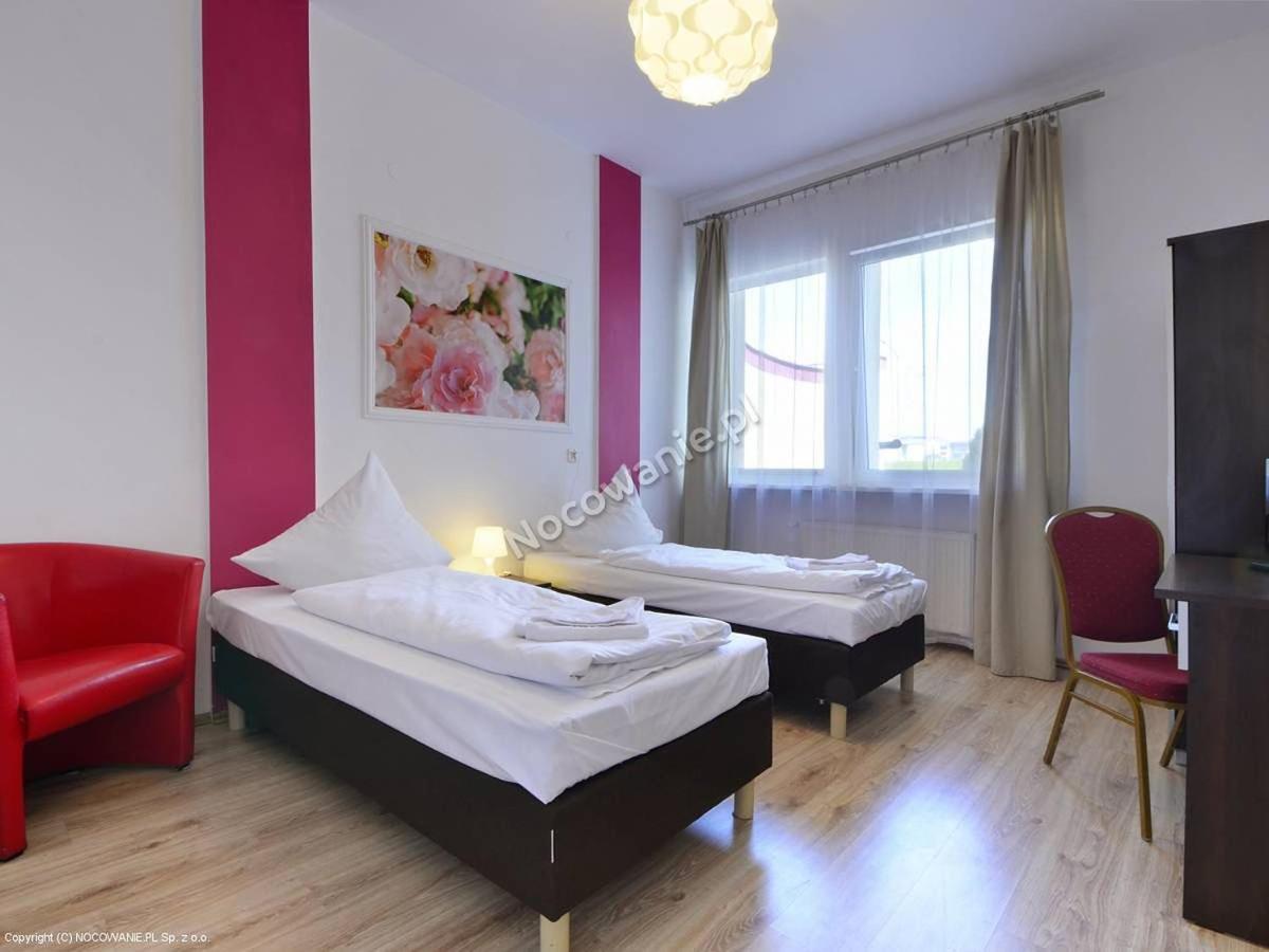 Hotelik Kameleon Pokoje Goscinne Jawor Luaran gambar