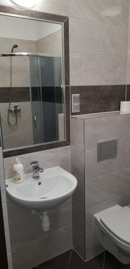 Hotelik Kameleon Pokoje Goscinne Jawor Luaran gambar